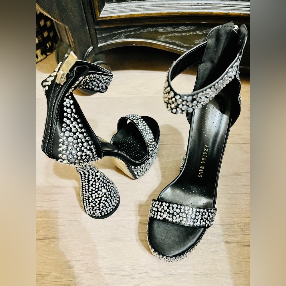Black Studded Platform Heels. Size 8. Heel height 6 1/2’’. NWT. Original box - Picture 9 of 9